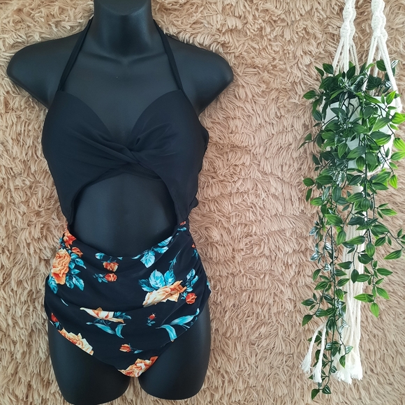 Cupshe One-piece swimsuit - Picture 2 of 8